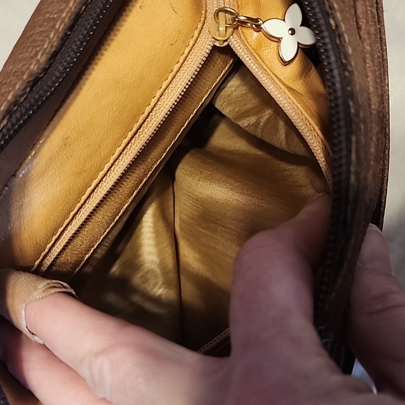 Gucci Brown Leather Crossbody Bag with Green and Red Strap - Picture 15 of 16